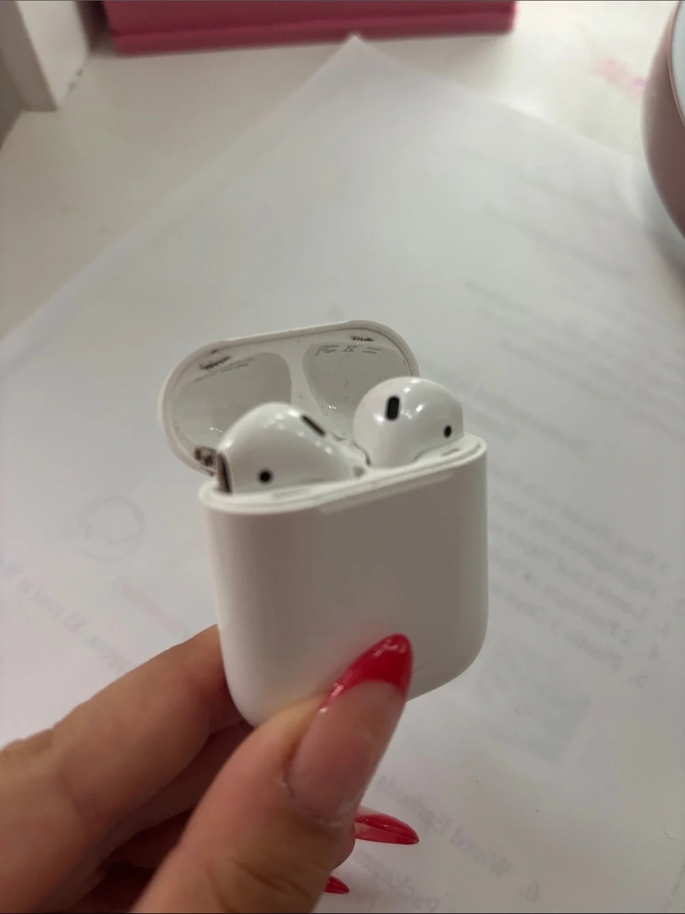 Apple White Wireless Earbuds with Charging Case